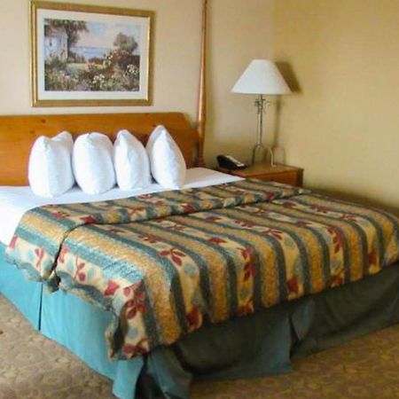 Magnuson Grand Pioneer Inn And Suites Escanaba Exterior foto