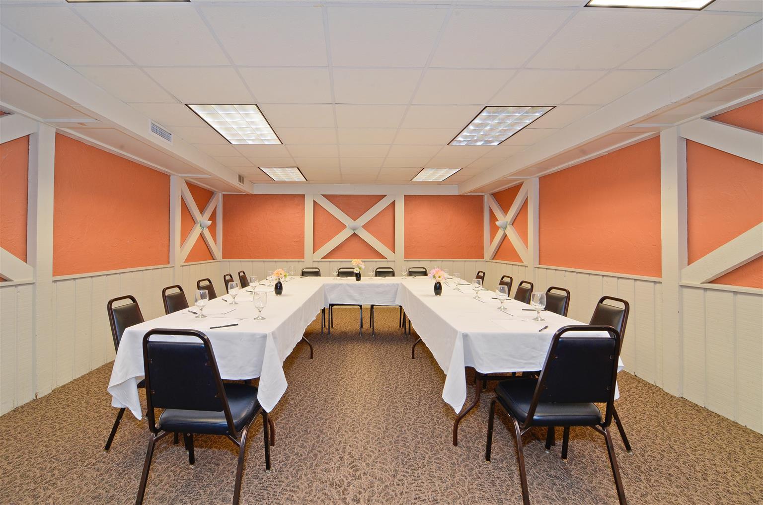 Magnuson Grand Pioneer Inn And Suites Escanaba Negocio foto